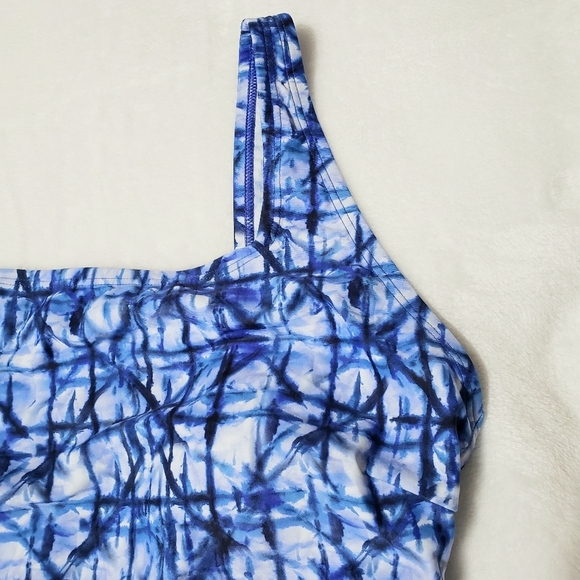 Speedo Swimsuit Ladies sz 10 Blue and White Geometric UPF 50+ Chlorine Resistant - Picture 5 of 11